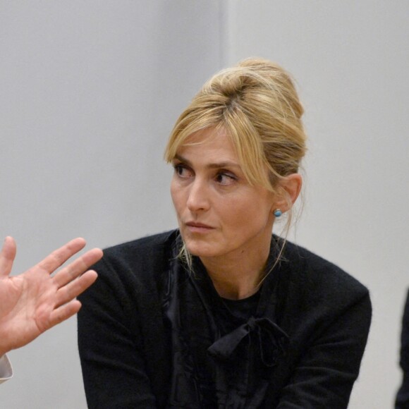 Julie Gayet et François Hollande se sont rendus à la Dream Charter School de New York le 18 novembre 2019.
