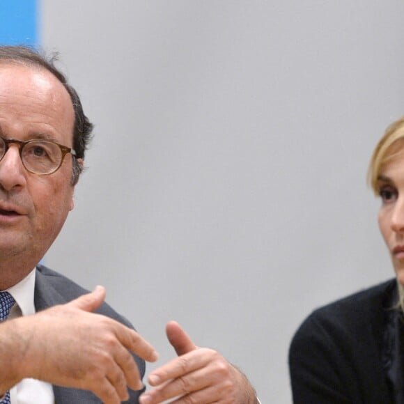 Julie Gayet et François Hollande se sont rendus à la Dream Charter School de New York le 18 novembre 2019.