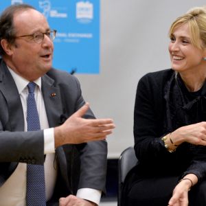 Julie Gayet et François Hollande se sont rendus à la Dream Charter School de New York le 18 novembre 2019.
