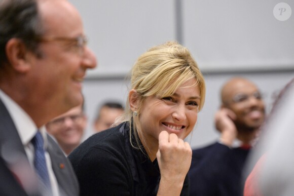 Julie Gayet et François Hollande se sont rendus à la Dream Charter School de New York le 18 novembre 2019.