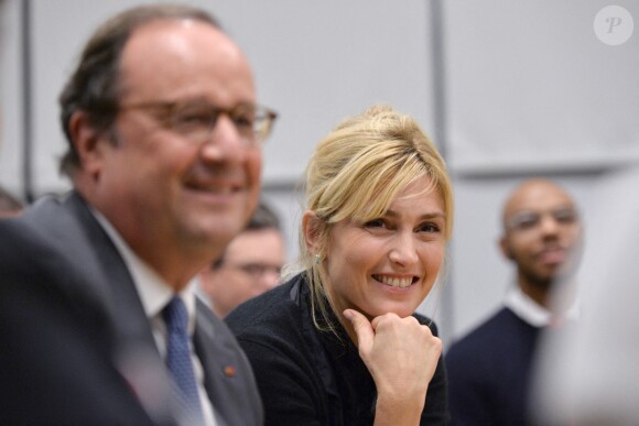 Julie Gayet et François Hollande se sont rendus à la Dream Charter School de New York le 18 novembre 2019.