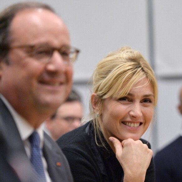 Julie Gayet et François Hollande se sont rendus à la Dream Charter School de New York le 18 novembre 2019.
