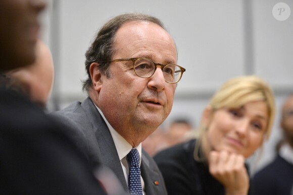 Julie Gayet et François Hollande se sont rendus à la Dream Charter School de New York le 18 novembre 2019.