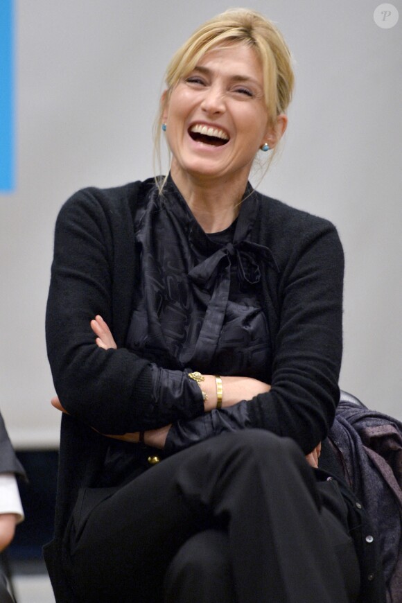 Julie Gayet et François Hollande se sont rendus à la Dream Charter School de New York le 18 novembre 2019.