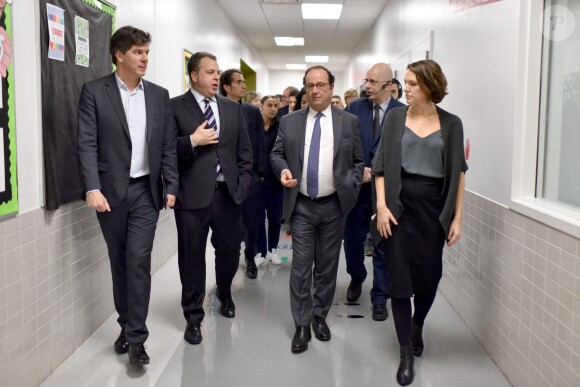 Julie Gayet et François Hollande se sont rendus à la Dream Charter School de New York le 18 novembre 2019.