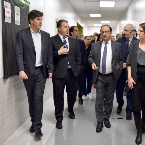 Julie Gayet et François Hollande se sont rendus à la Dream Charter School de New York le 18 novembre 2019.