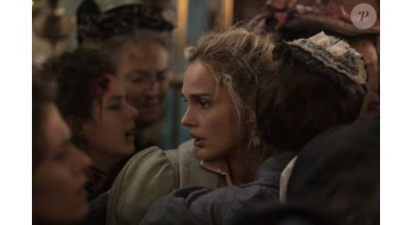 Extrait de la mini-série "Le Bazar de la charité" - TF1, 18 novembre 2019