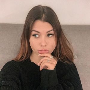EnjoyPhoenix s'exprime sur sa relation compliquée avec les réseaux sociaux, dénonçant un monde de "paillettes", sur Instagram, le 21 novembre 2019.