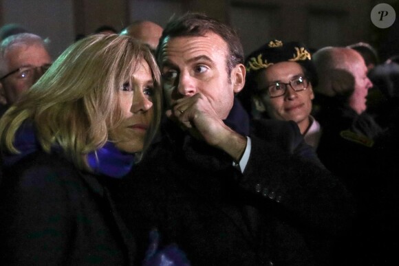 Le président de la République Française Emmanuel Macron et la Première dame Brigitte Macron assistent au lancement du spectacle son et lumière "Chroma" sur la façade de la cathédrale d'Amiens pour l'inauguration du cycle commémoratif du 800ème anniversaire de la cathédrale. Amiens, le 21 novembre 2019. © Stéphane Lemouton/Bestimage