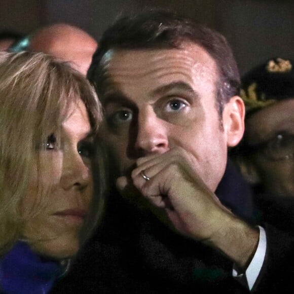 Le président de la République Française Emmanuel Macron et la Première dame Brigitte Macron assistent au lancement du spectacle son et lumière "Chroma" sur la façade de la cathédrale d'Amiens pour l'inauguration du cycle commémoratif du 800ème anniversaire de la cathédrale. Amiens, le 21 novembre 2019. © Stéphane Lemouton/Bestimage