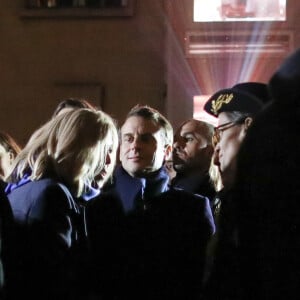 Le président de la République Française Emmanuel Macron et la Première dame Brigitte Macron assistent au lancement du spectacle son et lumière "Chroma" sur la façade de la cathédrale d'Amiens pour l'inauguration du cycle commémoratif du 800ème anniversaire de la cathédrale. Amiens, le 21 novembre 2019. © Stéphane Lemouton/Bestimage