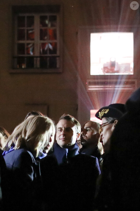 Le président de la République Française Emmanuel Macron et la Première dame Brigitte Macron assistent au lancement du spectacle son et lumière "Chroma" sur la façade de la cathédrale d'Amiens pour l'inauguration du cycle commémoratif du 800ème anniversaire de la cathédrale. Amiens, le 21 novembre 2019. © Stéphane Lemouton/Bestimage