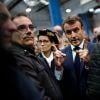 Le président français Emmanuel Macron rencontre des employés lors de sa visite à l'usine Whirlpool d'Amiens le 22 novembre 2019. © Eliot Blondet / Pool/Bestimage
