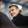 Le président Emmanuel Macron rencontre des employés lors de sa visite à l'usine Whirlpool d'Amiens le 22 novembre 2019. © Eliot Blondet / Pool / Bestimage