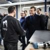 Le président Emmanuel Macron rencontre des employés lors de sa visite à l'usine Whirlpool d'Amiens le 22 novembre 2019. © Eliot Blondet / Pool / Bestimage