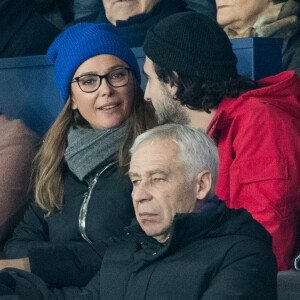 Sandrine Quétier et un ami assistent au match Paris Saint-Germain - Lille pour la 14e journée du championnat de Ligue 1 Conforama, au Parc des Princes. Paris, le 22 novembre 2019.