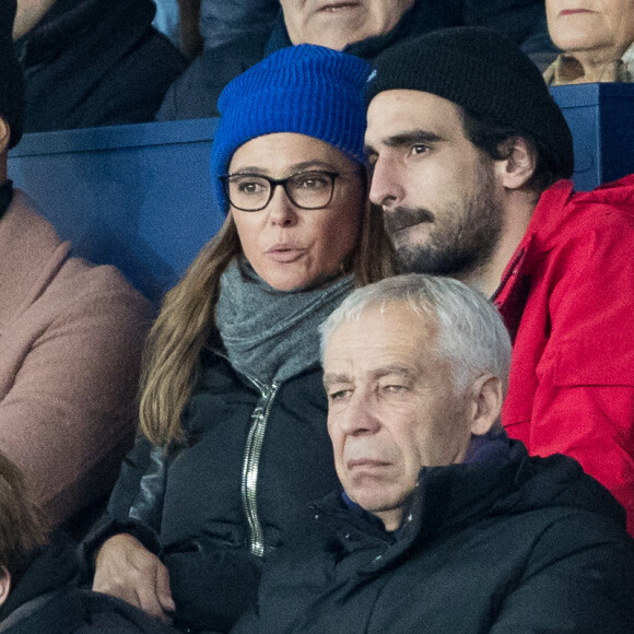 Sandrine Quétier et un ami assistent au match Paris Saint-Germain - Lille pour la 14e journée du championnat de Ligue 1 Conforama, au Parc des Princes. Paris, le 22 novembre 2019.