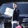 Hailey Baldwin Bieber reçoit des cadeaux et des ballons à son domicile le jour de son anniversaire (23 ans) dans le quartier de Beverly Hills à Los Angeles, le 22 novembre 2019.