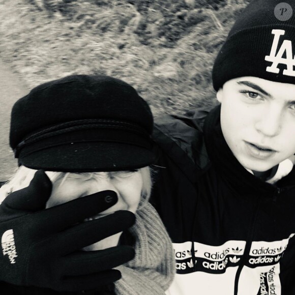 Flavie Flament pose avec son fils Enzo, sur Instagram, le dimanche 24 novembre 2019.