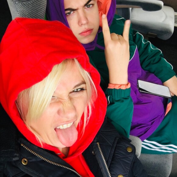 Flavie Flament pose avec son fils Enzo, sur Instagram, le dimanche 24 novembre 2019.