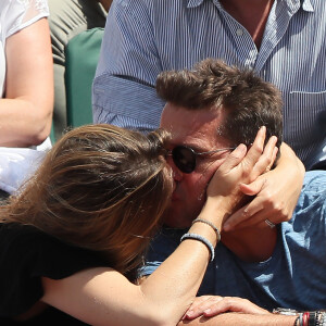 Flavie Flament et son compagnon Vladimir regardent le match entre R.Nadal et R. Gasquet ainsi que son ex mari Benjamin Castaldi avec sa femme Aurore Aleman dans les tribunes des Internationaux de France de Tennis de Roland-Garros à Paris le 2 juin 2018. © Jacovides/Moreau/Bestimage