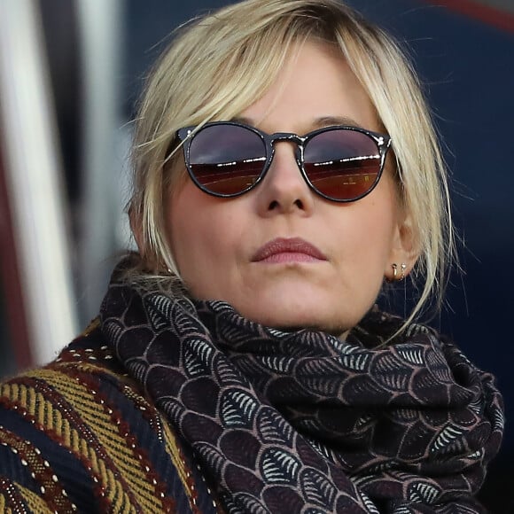 Flavie Flament et son compagnon Vladimir - Célébrités dans les tribunes du parc des princes lors du match de football de ligue 1, Paris Saint-Germain (PSG) contre FC Nantes à Paris, France, le 18 novembre 2017.