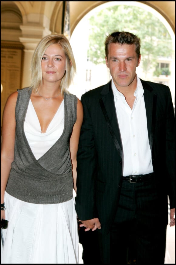Benjamin Castaldi et Flavie Flament au mariage de Mimie Mathy, le 27 août 2005 à Neuilly. 