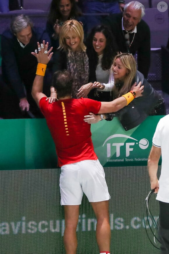 Rafael Nadal et sa femme Xisca Perello - Rafael Nadal laisse éclater sa joie en donnant le point de la victoire à l'Espagne en finale de la Coupe Davis à Madrid, face à Denis Shapovalov (6-3, 7-6), le 24 novembre 2019.