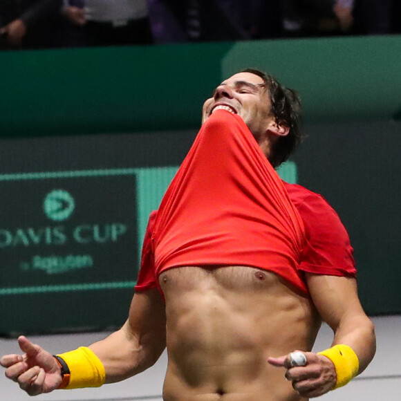 Rafael Nadal laisse éclater sa joie en donnant le point de la victoire à l'Espagne en finale de la Coupe Davis à Madrid, face à Denis Shapovalov (6-3, 7-6), le 24 novembre 2019.