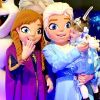 Luna, la fille de Julia Paredes, avec les personnages de "La Reine des neiges 2" - photo Instagram du 25 novembre 2019