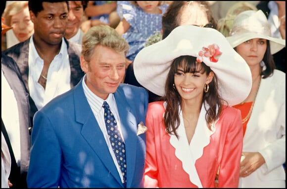 Archives- Johnny Hallyday et Adeline Blondieau le jour de leur mariage, le 9 juillet 1990 à Ramatuelle. 