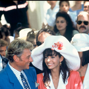 Archives- Johnny Hallyday et Adeline Blondieau le jour de leur mariage, le 9 juillet 1990 à Ramatuelle.