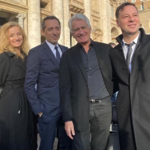 Les producteurs de la comédie musicale "Bernadette de Lourdes" Eleonore de Galard, Gad Elmaleh, Gilbert Coullier et Roberto Ciurleo au Vatican pour rencontrer le pape le 27 novembre 2019. Prod Bernadette de Lourdes/Bestimage