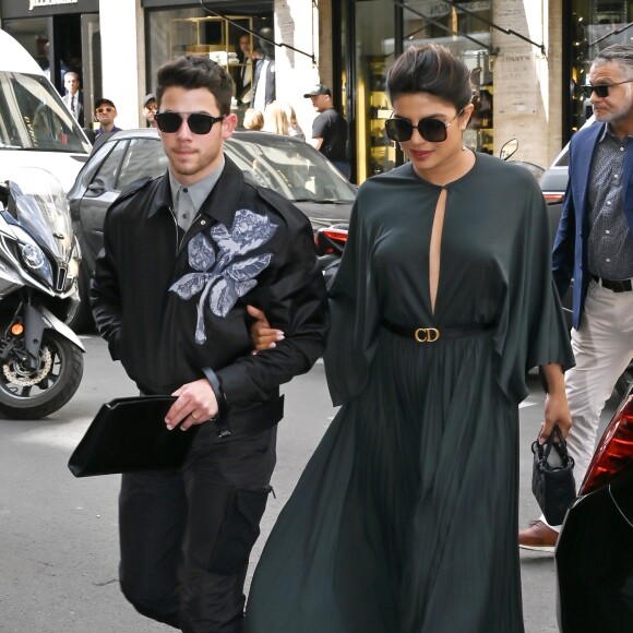 Nick Jonas et sa femme Priyanka Chopra arrivent à l'hôtel Costes après le défilé de mode Haute-Couture automne-hiver 2019/2020 "Christian Dior" à Paris le 1er juillet 2019.