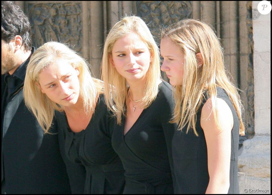 Judith Jeanne Marie Et Juliette Martin Obseques De Jacques Martin En La Cathedrale Saint Jean A Lyon Le 20 Septembre 2007 Purepeople