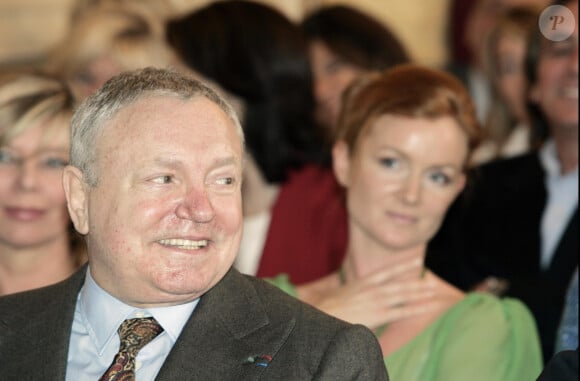 Jacques Martin et sa femme Céline - Mariage d'Arielle et Stéphane Collaro à la mairie de Levallois-Perret. Le 5 mai 2004.