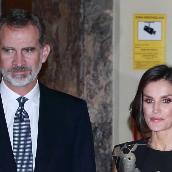 Le roi Felipe VI et la reine Letizia d'Espagne à la cérémonie des "Franscico Crecedo Journalism Awards" à Madrid, le 28 novembre 2019.