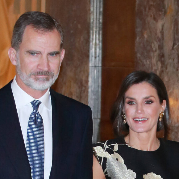 Le roi Felipe VI et la reine Letizia d'Espagne à la cérémonie des "Franscico Crecedo Journalism Awards" à Madrid, le 28 novembre 2019.