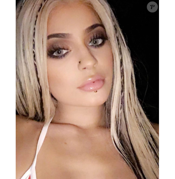 Les selfies préférés de 2016 de Kylie Jenner.