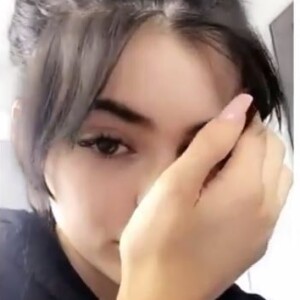 Kylie Jenner dévoile ses cheveux au naturel sur Instagram.