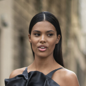 Tina Kunakey - Arrivées au défilé Giorgio Armani printemps-été 2020 lors de la Fashion Week de Milan, le 22 septembre 2019.