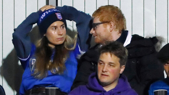 Ed Sheeran : Fan de foot amoureux avec son épouse Cherry Seaborn
