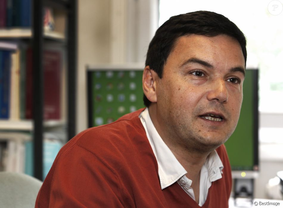 L&#039;économiste français Thomas Piketty dans son bureau à Paris le 27 mai 2014
