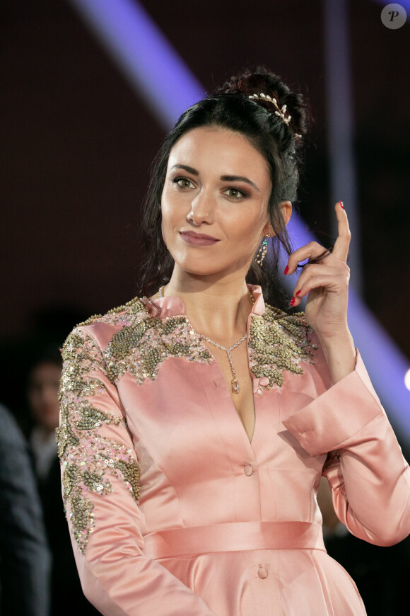 Delphine Wespiser (habillée d'une robe Christophe Guillarmé, de bijoux Helena Joy Paris, de chaussures et d'une pochette Carmen Steffens) assiste à la projection de "The Irishman" au 18ème Festival International du Film de Marrakech, le 2 décembre 2019.