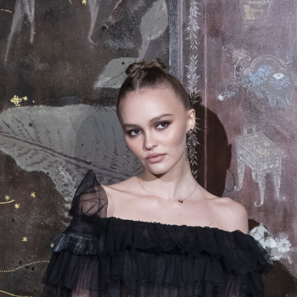 Lily-Rose Depp assiste au défilé Chanel Métiers d'Art 2019/2020 au Grand Palais. Paris, le 4 décembre 2019 © Olivier Borde / Bestimage