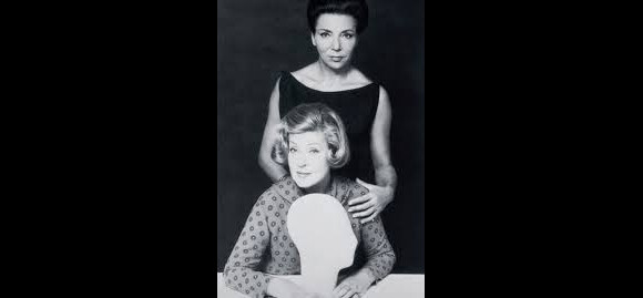 Les soeurs Rosy et Maria Carita, fondatrices en 1951 de la Maison de Beauté Carita à Paris, ont inventé la cosmétique professionnelle et révolutionner la vision de la beauté. © Harry Meerson / Collection Carita