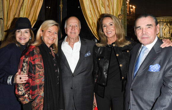 Cyrielle Clair, Corinne Bouygues, Sergio Gobbi, Nicole Coullier et Michel Corbière - Gilbert Coullier reçoit l'insigne "Officier de la Légion d'honneur" par le général Benoît Puga au palais de la Légion d'honneur à Paris, le 9 décembre 2019. © Coadic Guirec/Bestimage