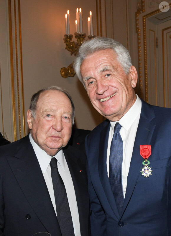 Daniel Tribouillard et Gilbert Coullier - Gilbert Coullier reçoit l'insigne "Officier de la Légion d'honneur" par le général Benoît Puga au palais de la Légion d'honneur à Paris, le 9 décembre 2019. © Coadic Guirec/Bestimage