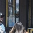 Exclusif - Shay Mitchell, enceinte, et son compagnon Matte Babel ont été aperçus dans les rues de Los Feliz. Le couple attend son premier enfant, le 24 août 2019.