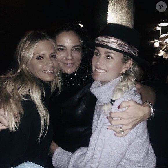 Laeticia Hallyday, de retour à Los Angeles, a passé la soirée du 10 décembre 2019 avec Sandra Sisley. Elle était accompagnée de ses filles Jade et Joy.